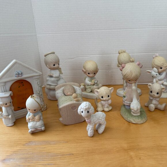Vintage Precious Moments Lot of 15 Figurines All Pre 1987 Many Discontinued GIft - Picture 2 of 9